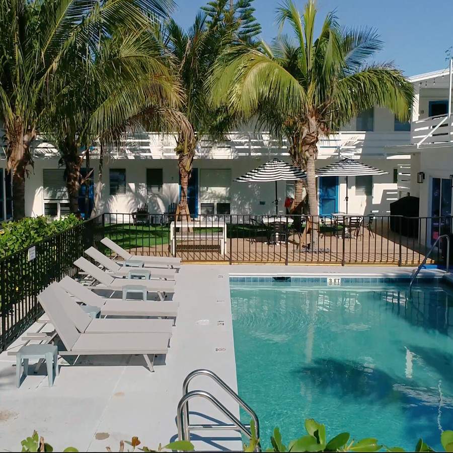 Relaxing Pool